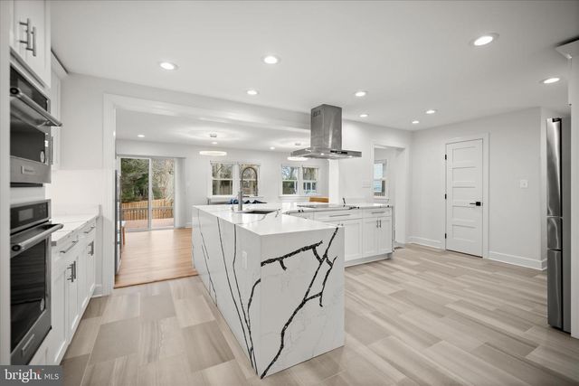 515 WOODLAND CT NW, Vienna, VA 22180