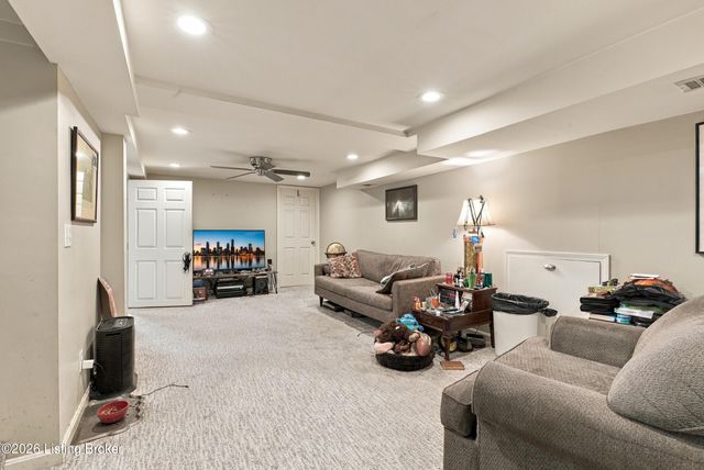 3023 Wellbrooke Rd, Louisville, KY 40205