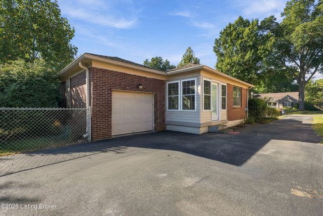 3023 Wellbrooke Rd, Louisville, KY 40205