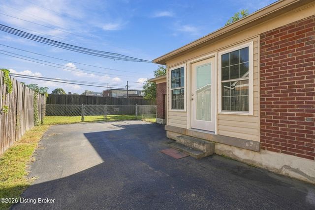 3023 Wellbrooke Rd, Louisville, KY 40205
