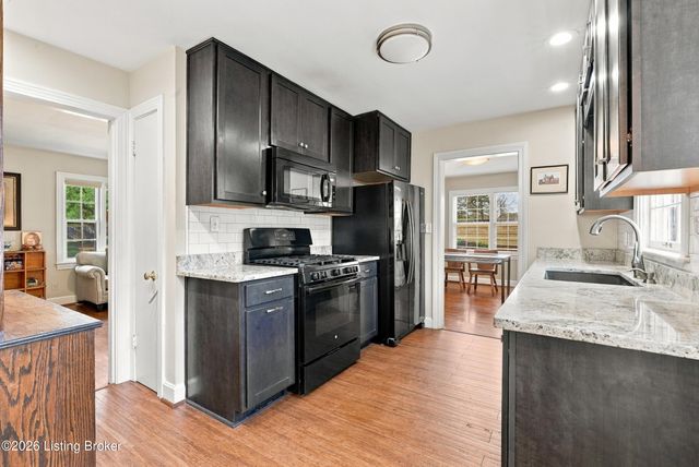 3023 Wellbrooke Rd, Louisville, KY 40205