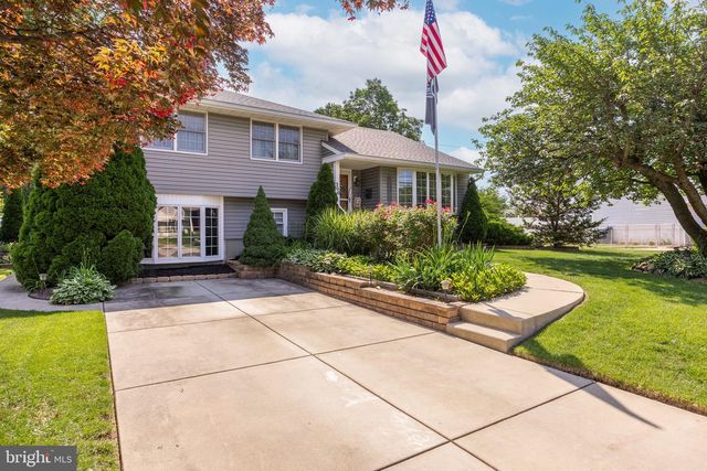 306 FENIMORE LN, Delanco, NJ 08075