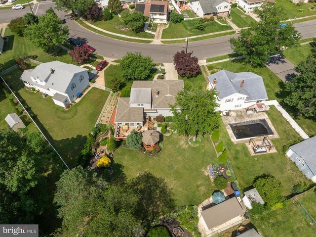 306 FENIMORE LN, Delanco, NJ 08075