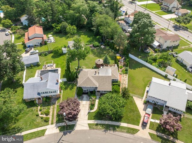 306 FENIMORE LN, Delanco, NJ 08075