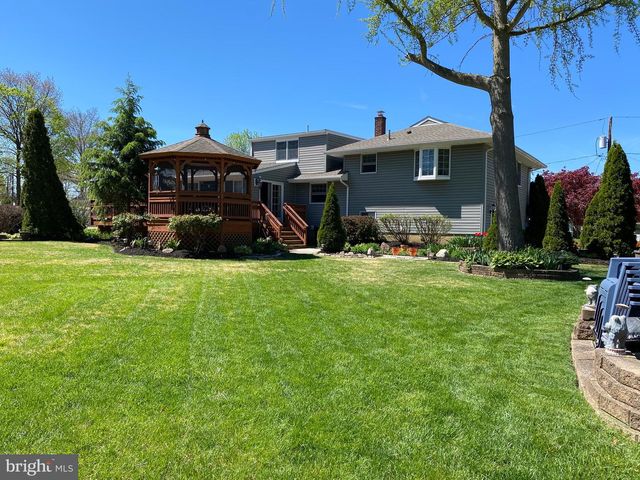 306 FENIMORE LN, Delanco, NJ 08075