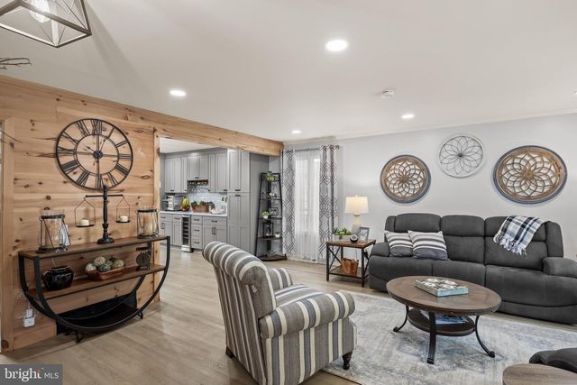 306 FENIMORE LN, Delanco, NJ 08075
