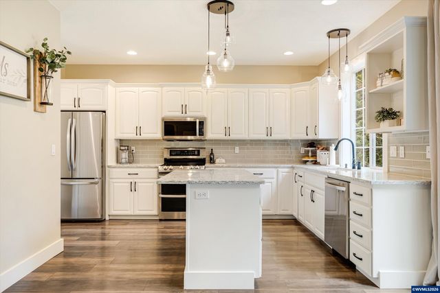 18389 S Winnifred Av, Molalla, OR 97038
