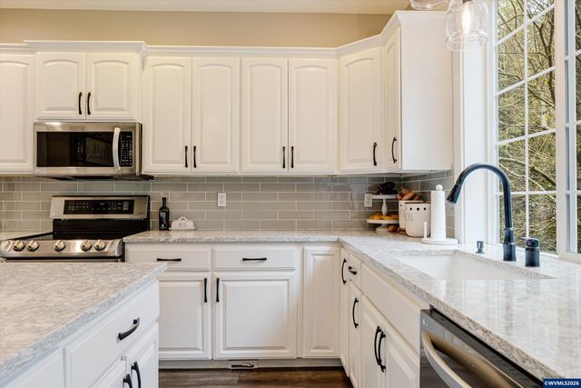 18389 S Winnifred Av, Molalla, OR 97038