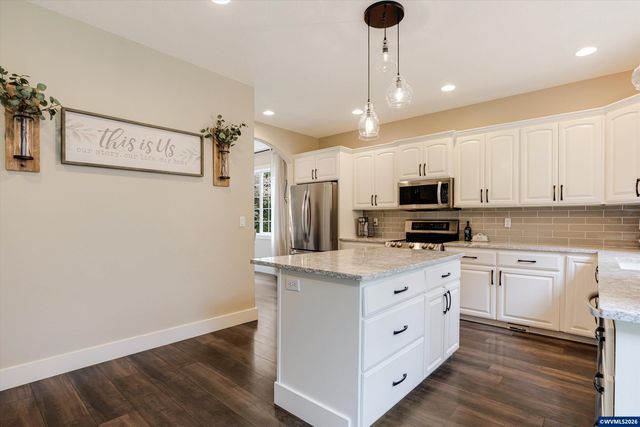 18389 S Winnifred Av, Molalla, OR 97038