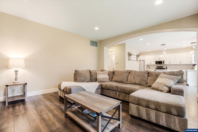 18389 S Winnifred Av, Molalla, OR 97038