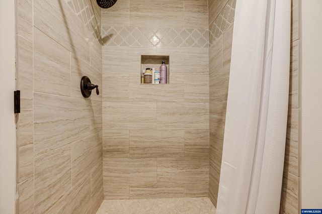18389 S Winnifred Av, Molalla, OR 97038