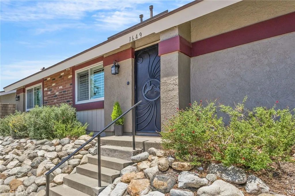 1649 Carmel West, Upland, CA 91784
