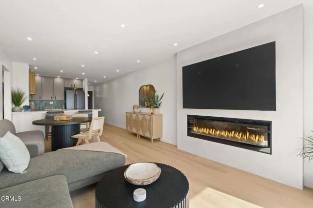 218 E Surfside Drive, Port Hueneme, CA 93041