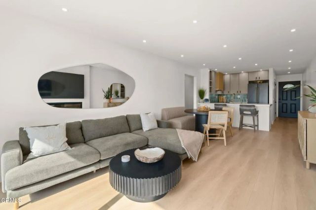 218 E Surfside Drive, Port Hueneme, CA 93041