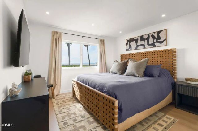 218 E Surfside Drive, Port Hueneme, CA 93041