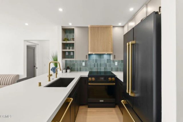 218 E Surfside Drive, Port Hueneme, CA 93041