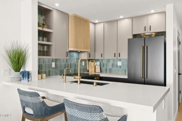 218 E Surfside Drive, Port Hueneme, CA 93041