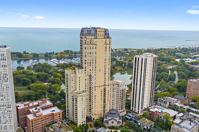 2550 N Lakeview Avenue 2103N, Chicago, IL 60614