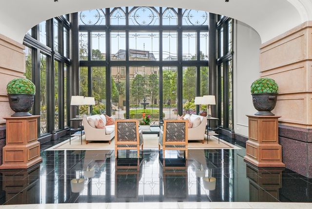 2550 N Lakeview Avenue 2103N, Chicago, IL 60614