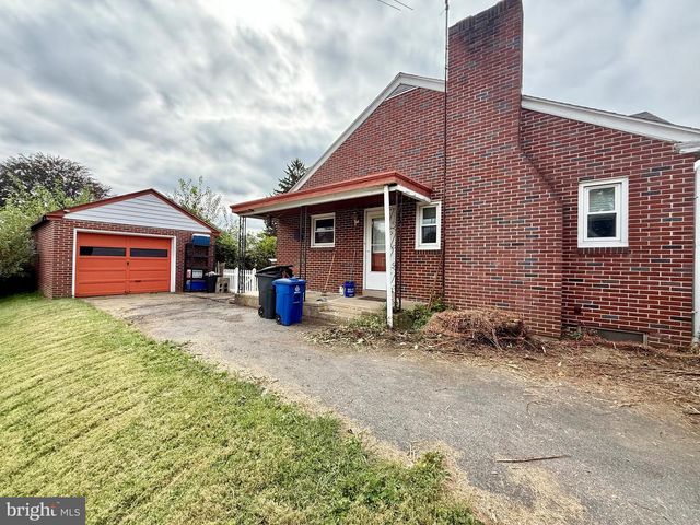 2008 MANOR RIDGE DR, Lancaster, PA 17603