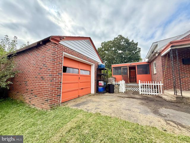 2008 MANOR RIDGE DR, Lancaster, PA 17603