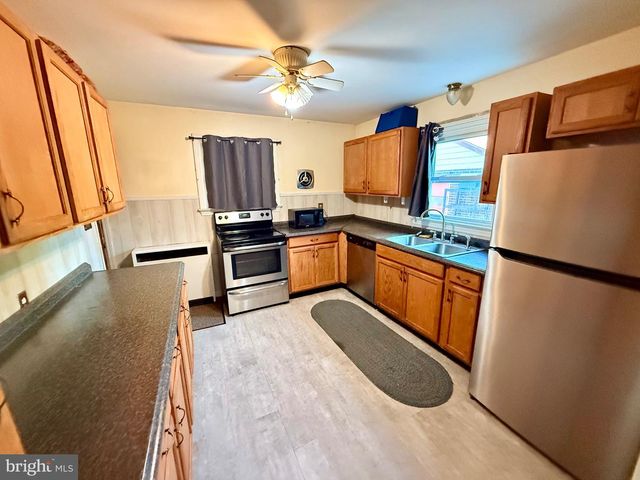 2008 MANOR RIDGE DR, Lancaster, PA 17603