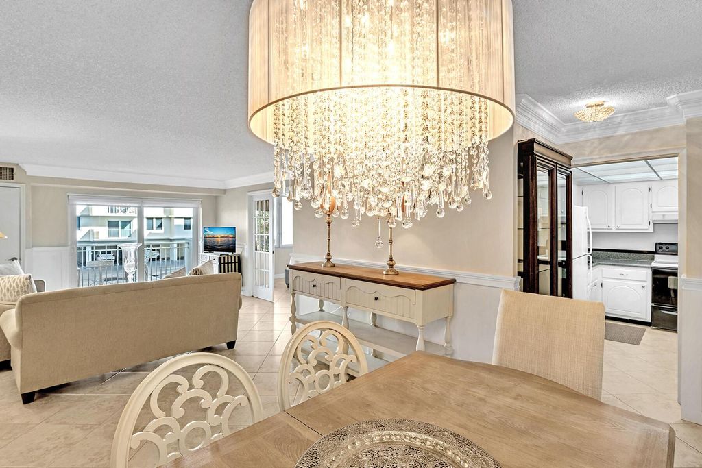 Image 11 of property listing at 3301 S Ocean Boulevard 104, Highland Beach, FL 33487