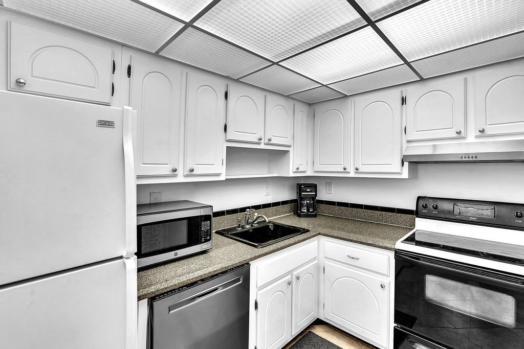 Image 2 of property listing at 3301 S Ocean Boulevard 104, Highland Beach, FL 33487