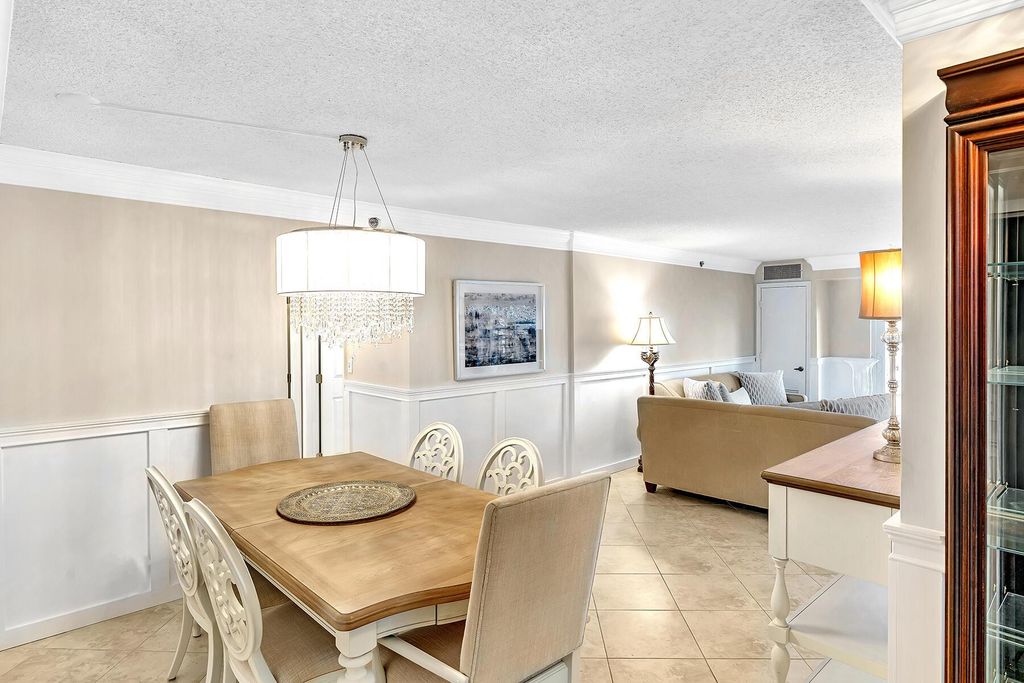 Image 5 of property listing at 3301 S Ocean Boulevard 104, Highland Beach, FL 33487