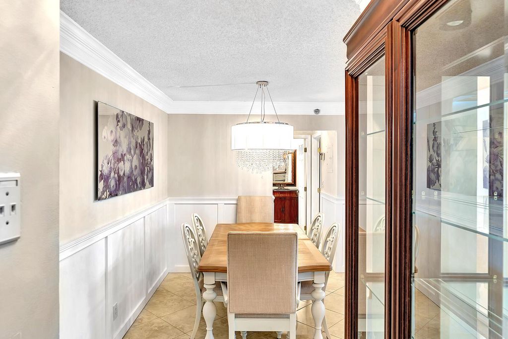 Image 6 of property listing at 3301 S Ocean Boulevard 104, Highland Beach, FL 33487