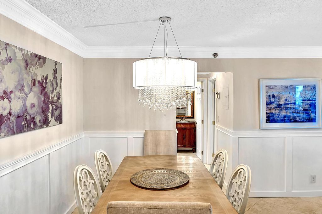 Image 7 of property listing at 3301 S Ocean Boulevard 104, Highland Beach, FL 33487
