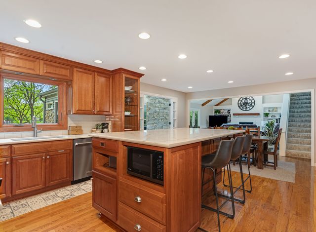 1385 Ginger Lane, Naperville, IL 60565