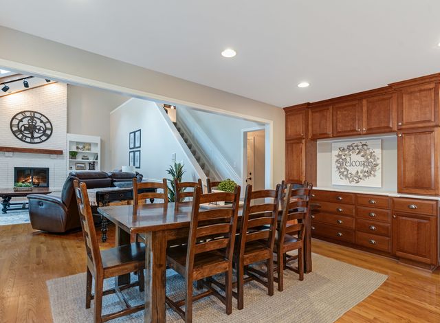 1385 Ginger Lane, Naperville, IL 60565