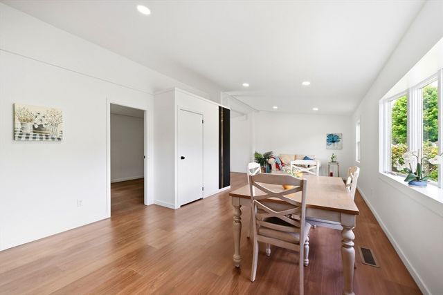 37 Sun Valley Rd, Holyoke, MA 01040