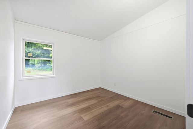 37 Sun Valley Rd, Holyoke, MA 01040
