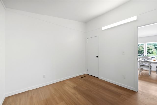 37 Sun Valley Rd, Holyoke, MA 01040