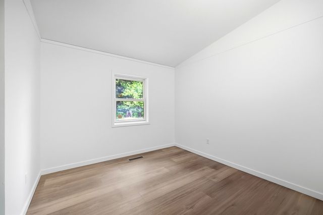 37 Sun Valley Rd, Holyoke, MA 01040
