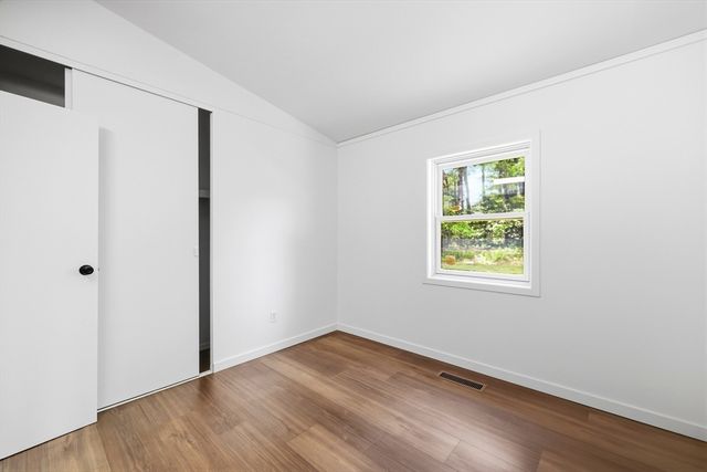 37 Sun Valley Rd, Holyoke, MA 01040