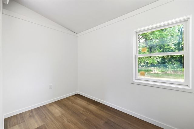 37 Sun Valley Rd, Holyoke, MA 01040
