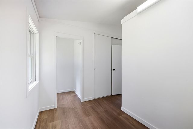 37 Sun Valley Rd, Holyoke, MA 01040
