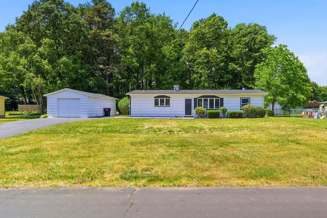 37 Sun Valley Rd, Holyoke, MA 01040