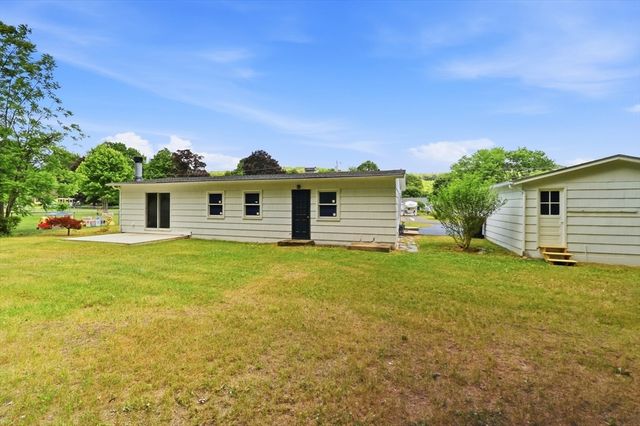 37 Sun Valley Rd, Holyoke, MA 01040