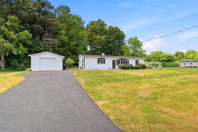 37 Sun Valley Rd, Holyoke, MA 01040