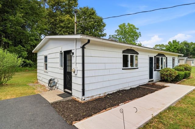 37 Sun Valley Rd, Holyoke, MA 01040