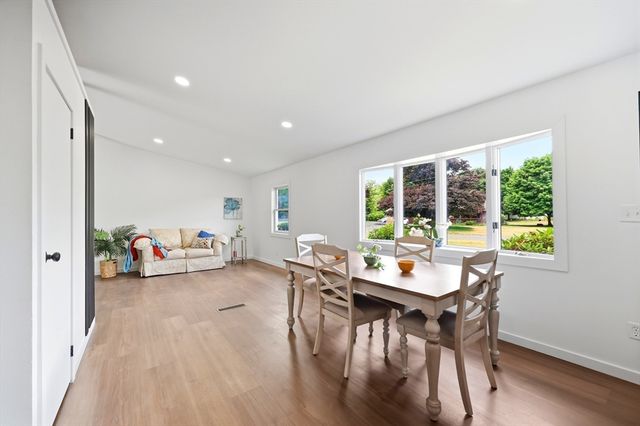 37 Sun Valley Rd, Holyoke, MA 01040