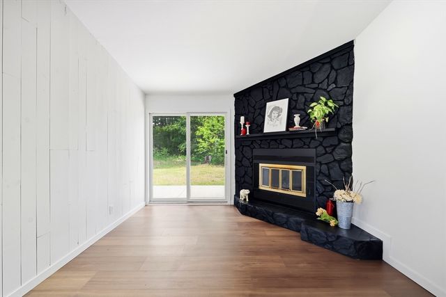 37 Sun Valley Rd, Holyoke, MA 01040