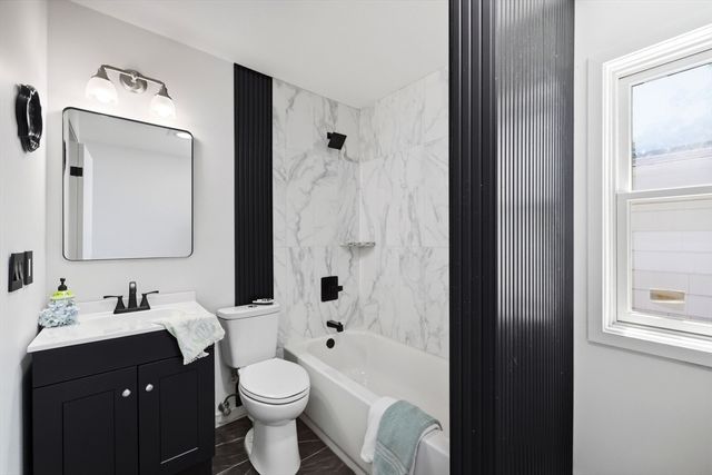 37 Sun Valley Rd, Holyoke, MA 01040