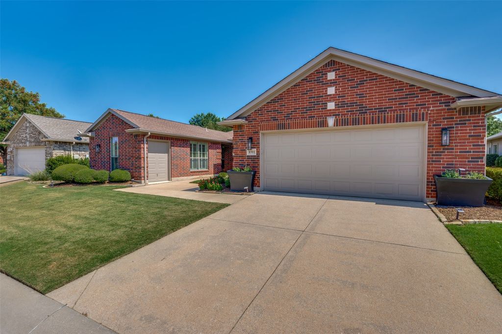 8901 Crestview Drive, Denton, TX 76207