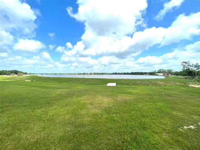 912 Wagon Wheel Trail, Angleton, TX 77515