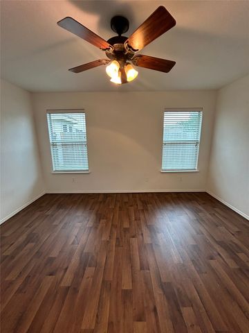 10745 Many Oaks Drive, Fort Worth, TX 76140